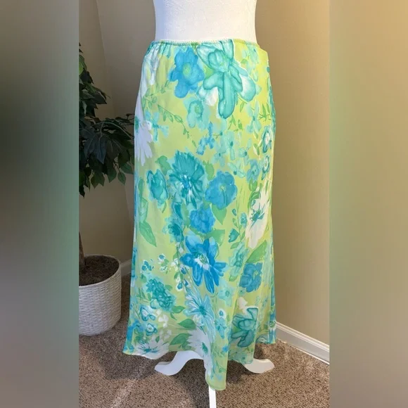 EUC Skirt: Large Floral Pattern on Soft Lime Green, Pull-On, Vintage c. 1990s - Picture 4 of 11